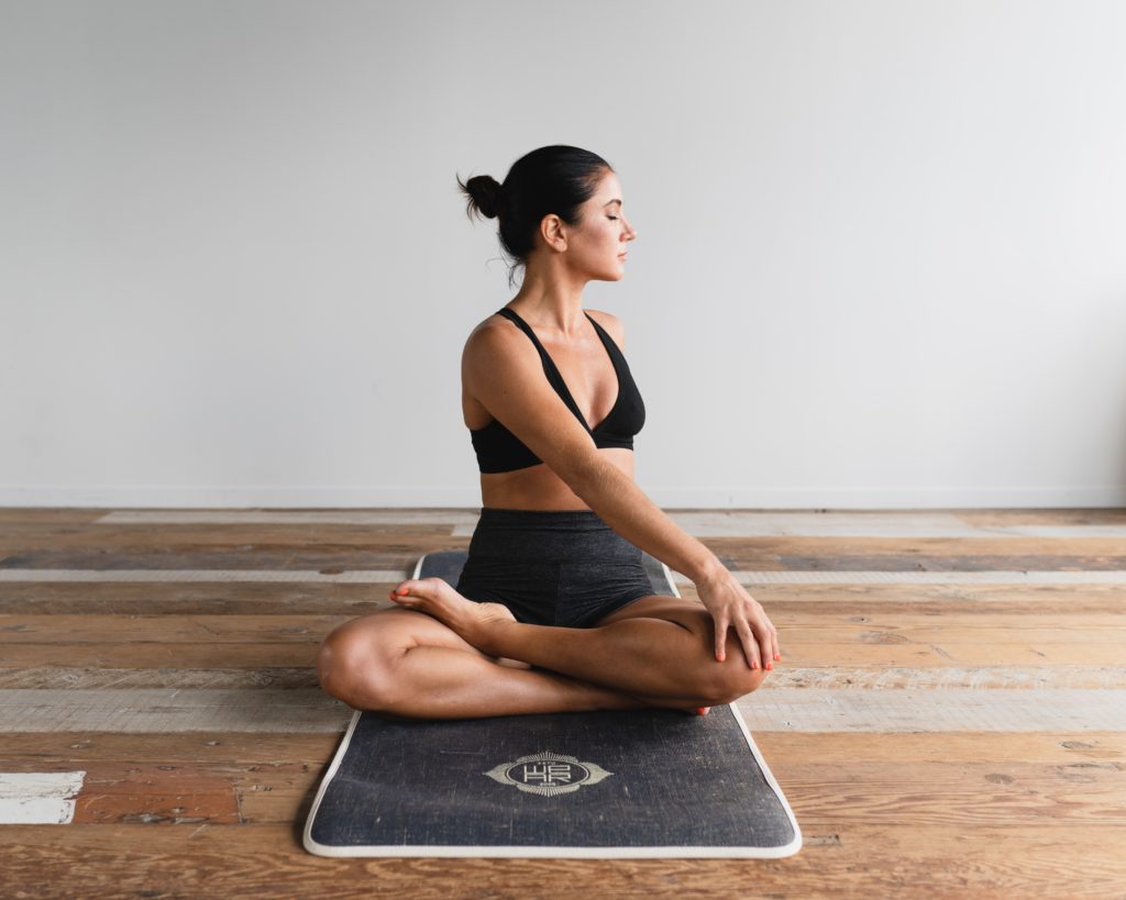 yoga adapté aux besoins des femmes yoga de la femme yoga hormonal